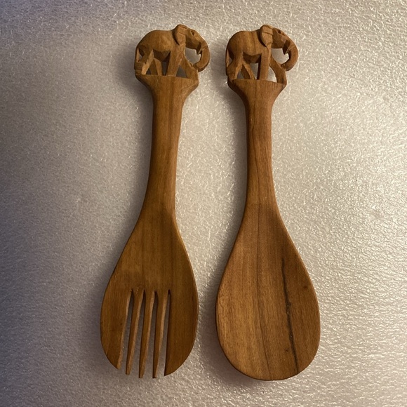 Vintage Hand Carved Wooden Elephant Spoon And Fork Salad Tossing Utensil Set - Picture 2 of 7